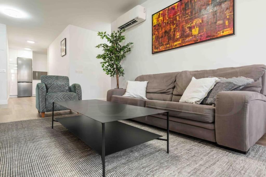 Bright And Modern Apartment By Rems Μάλαγα Εξωτερικό φωτογραφία